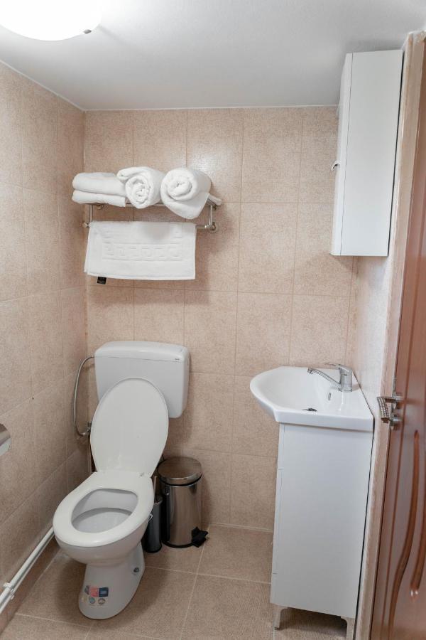 La Fanar Guesthouse Curtea De Arges Exterior photo