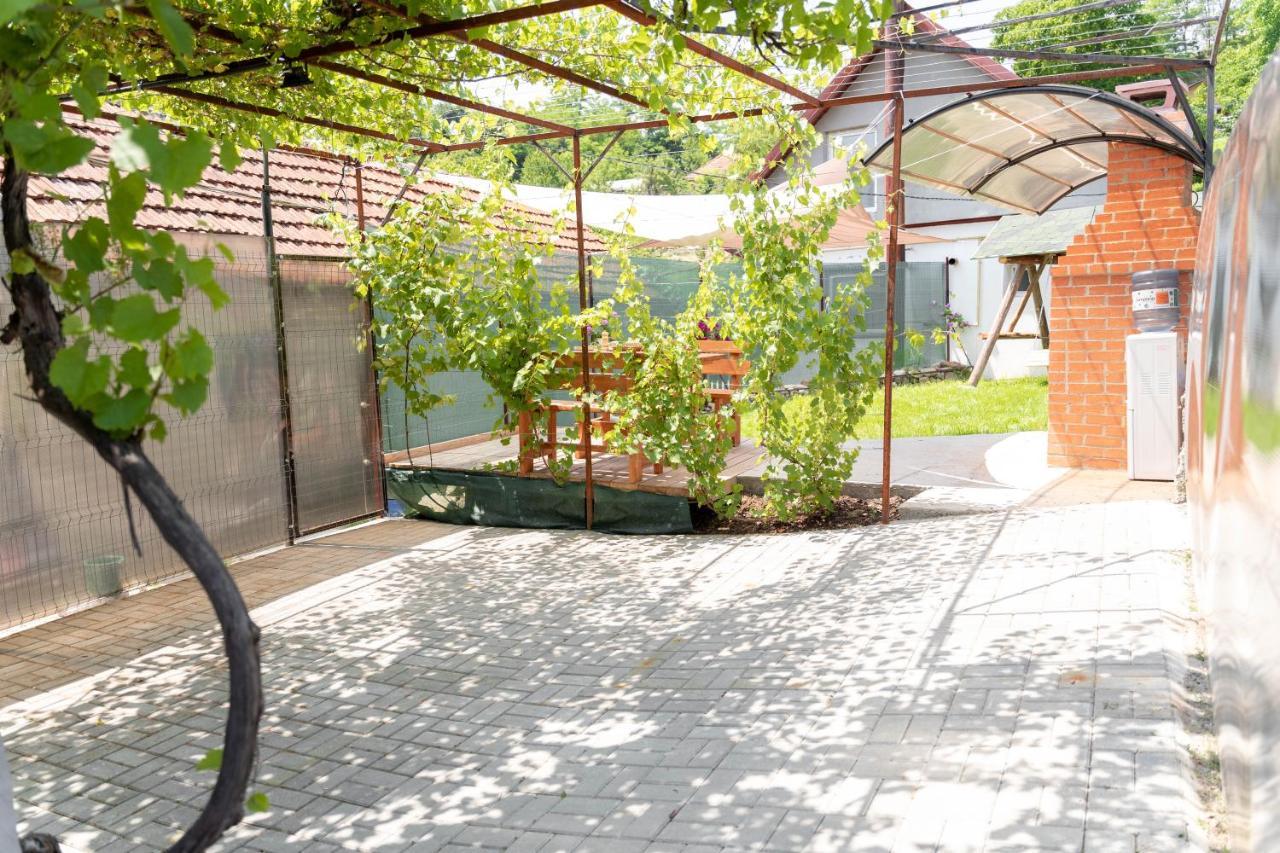 La Fanar Guesthouse Curtea De Arges Exterior photo